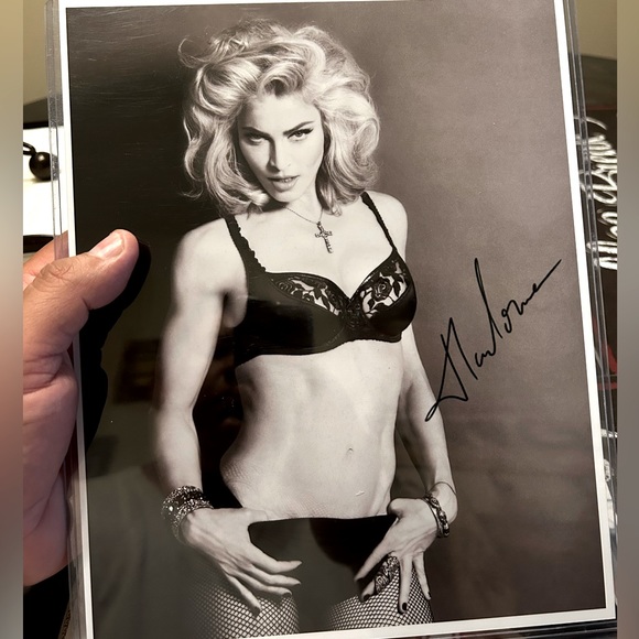 Madonna signed (reprint) โ๐ผ - Picture 1 of 1